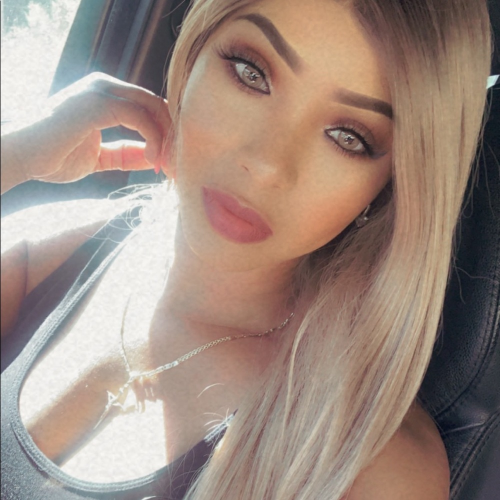 Meet your Posher, Cassandra